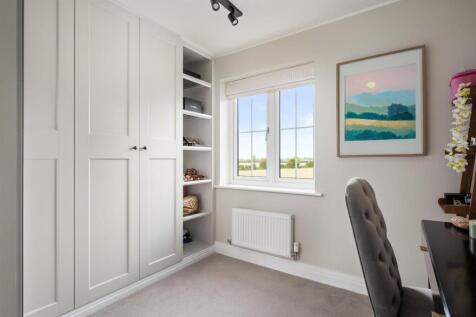 Bedroom 5 / dressing room