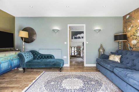 Family room to study / bed 4