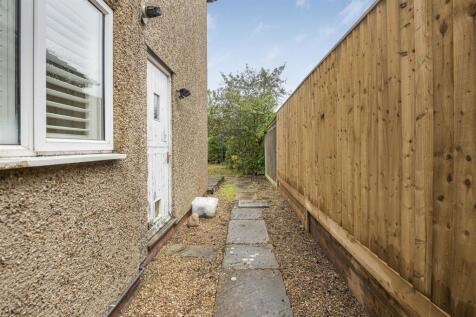 Side access to the garden