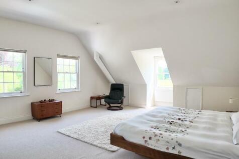 Principal bedroom