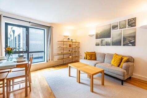Open Plan Lounge &amp; Dining Area
