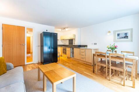 Open Plan Lounge &amp; Dining Area