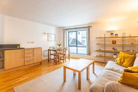 Open Plan Lounge &amp; Dining Area