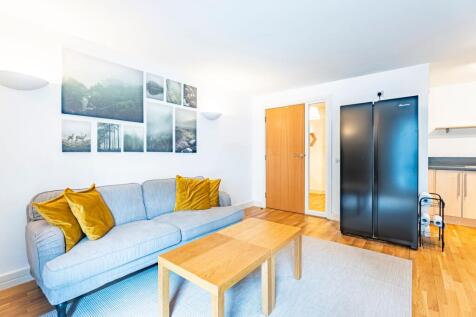 Open Plan Lounge &amp; Dining Area