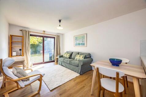 Open Plan Kitchen &amp; Living Area