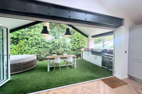 Outdoor Kitchen