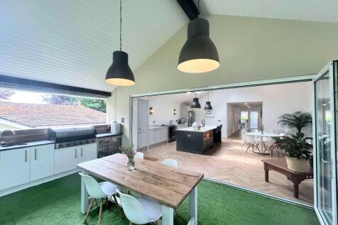 Outdoor Kitchen