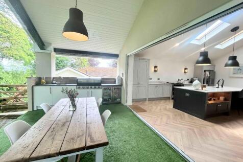 Outdoor Kitchen