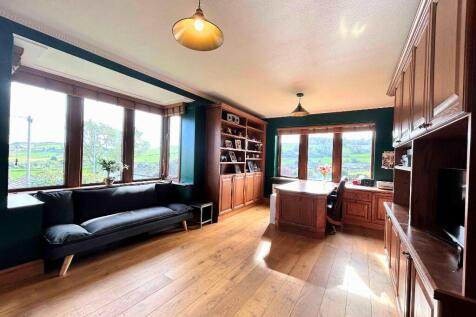 Bedroom 4/Office