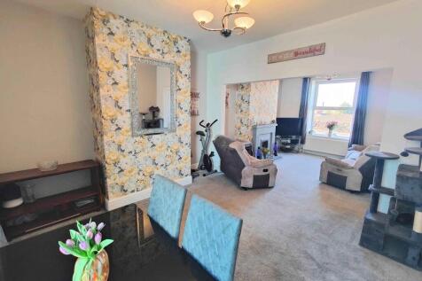 Living &amp; Dining Room