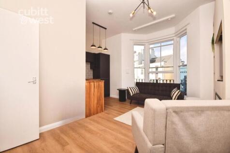 Lounge/Kitchen