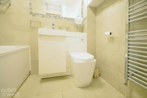 d2db82d7-bathroom
