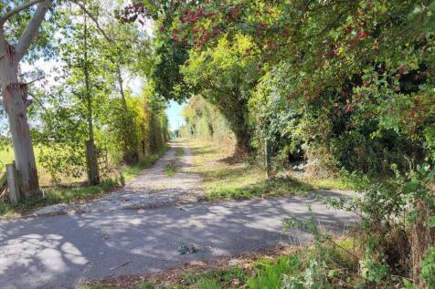 Lane entrance to land at rear