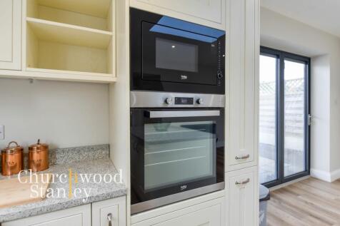 Oven and microwave