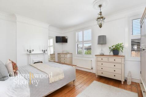 Principal bedroom