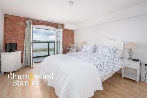 Bedroom with Balcony