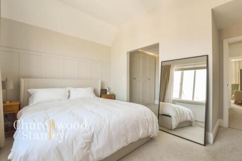 Principal bedroom