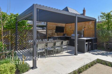 Pergola and sun blind