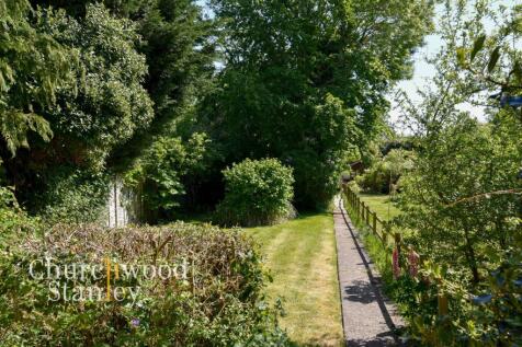 Long front garden