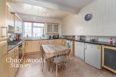 Kitchen and Breakfast area