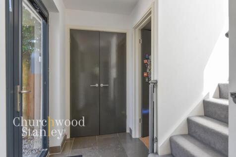 Entrance &#43; stairs
