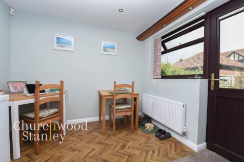 Breakfast room / utility