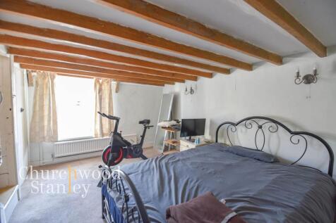 Second bedroom (second floor)