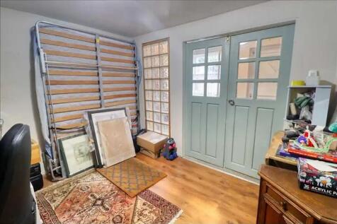 Rear lobby / bedroom