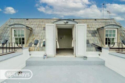 2 BEDROOM TOP FLOOR FLAT OVERLOOKING VIVARY PARK