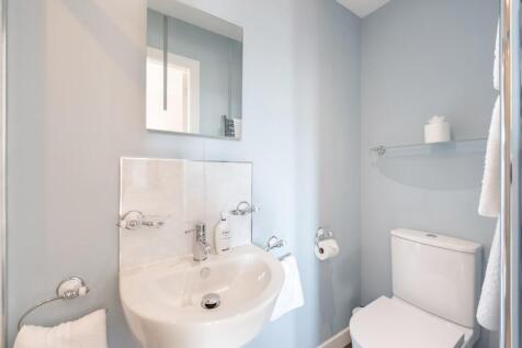 Upper en-suite