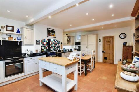 Kitchen2.jpg