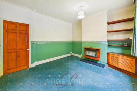 CAM03999G0-PR0162-STILL012.jpg