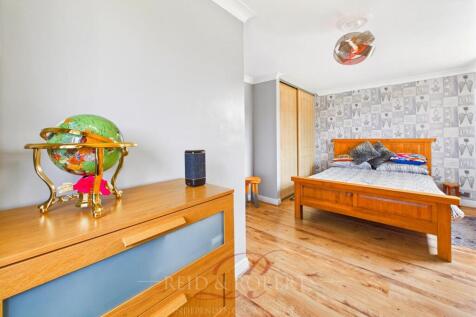 CAM03999G0-PR0164-STILL018.jpg