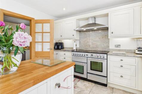 Kitchen/ Breakfast Room