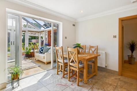 Kitchen/ Breakfast Room