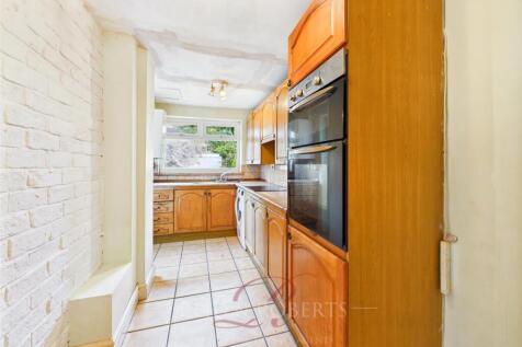 CAM03999G0-PR0175-STILL002.jpg