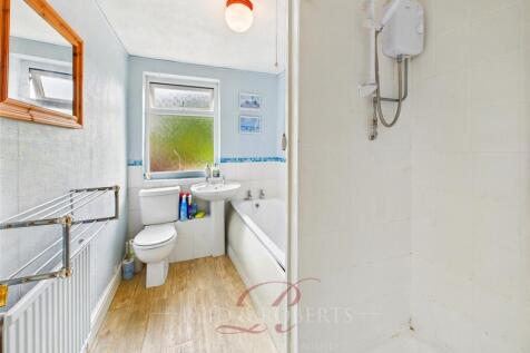 CAM03999G0-PR0175-STILL018.jpg