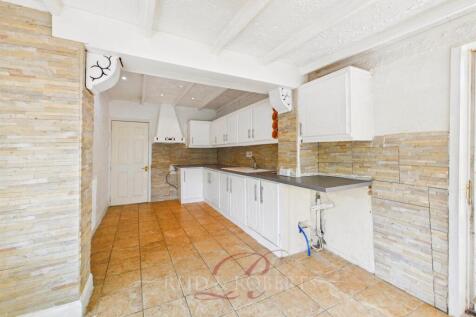 CAM03999G0-PR0180-STILL005.jpg