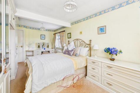 CAM03999G0-PR0182-STILL015.jpg