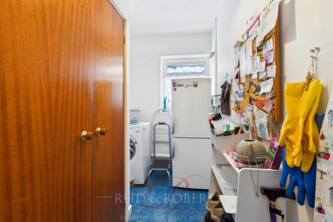 CAM03999G0-PR0188-STILL019.jpg