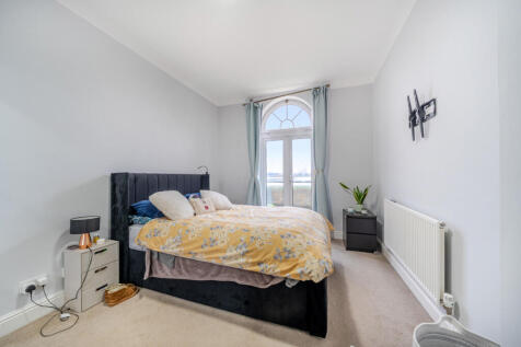 1360368-18-68dfb9...