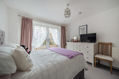 1376786-18-690e12...