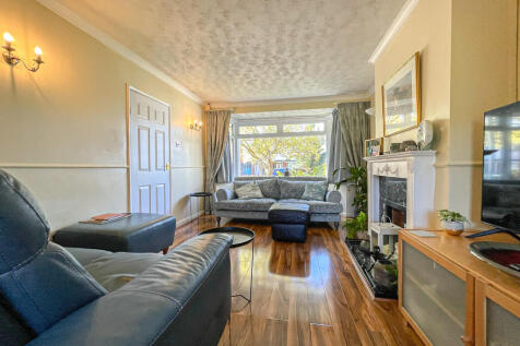 58 Glebe Close - Living room
