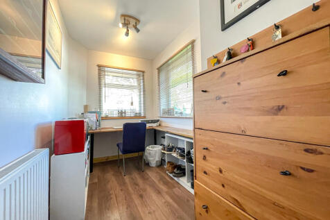 58 Glebe Close - Study