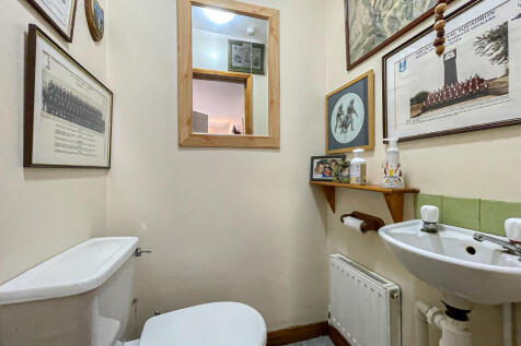 58 Glebe Close - Cloaks WC