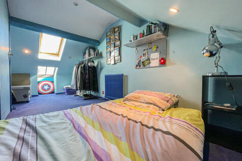 58 Glebe Close - Attic bedroom