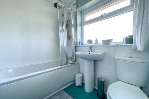 58 Glebe Close - Bathroom