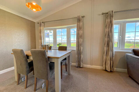 Plot 3 Green Crize - Dining