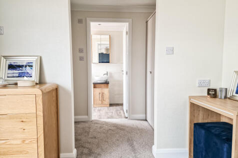 Bedroom 1 (2)