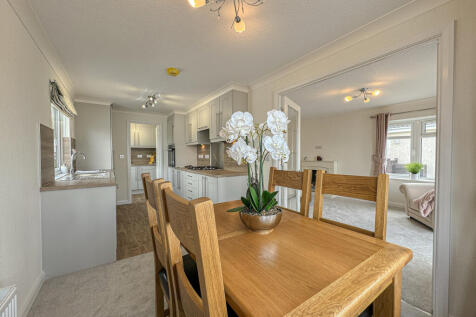 Dining to kitchen